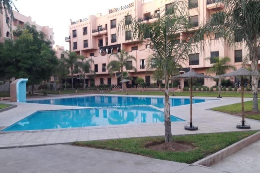 Appartement Confortable Avec 5 Piscines Marrakesh Exterior photo